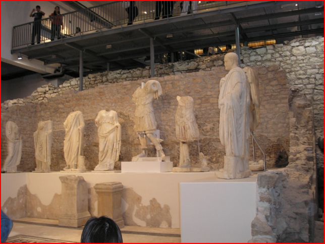 Unutrasnjost muzeja1